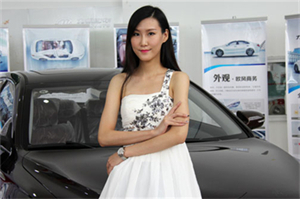 The most fashionable shopping district in Night Shanghai satisfies your taste in fashion!